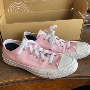 Converse size 6 women’s light pink